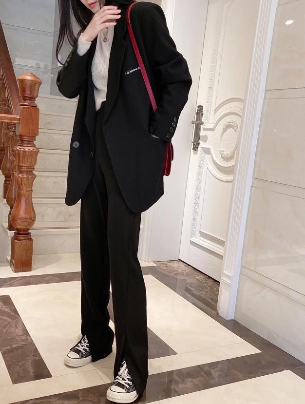 What pants are in fashion this spring?Try these "floor mopping pants