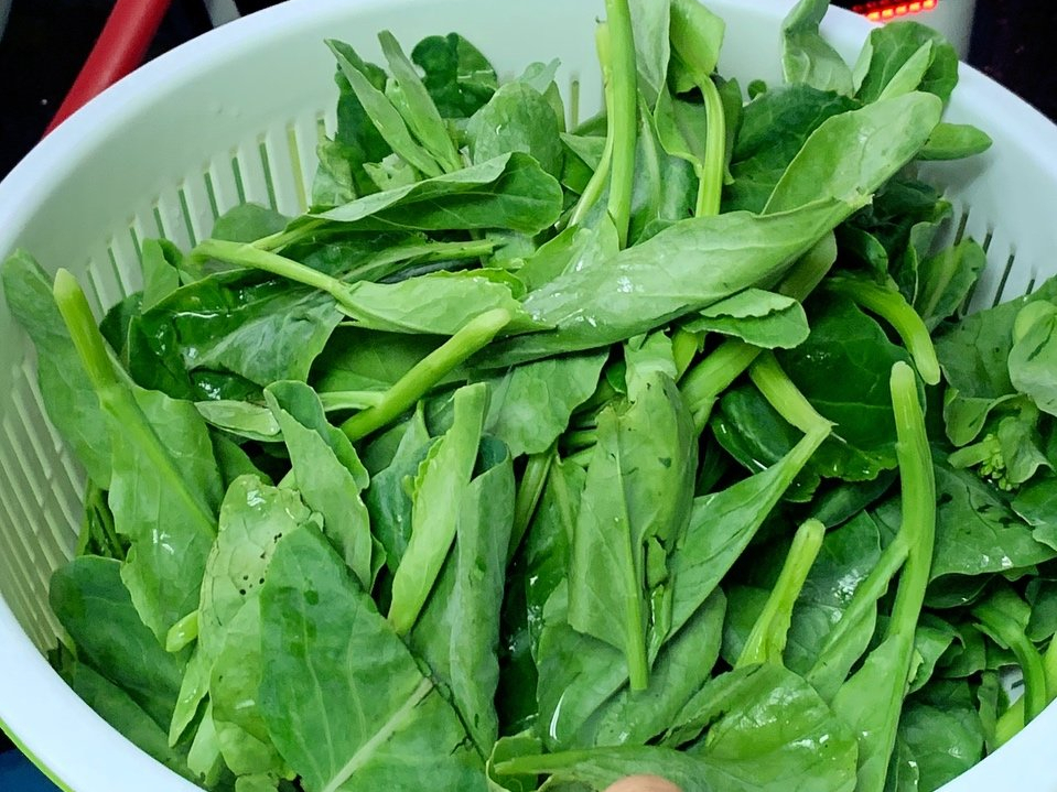 How to fry green vegetables, both delicious and not yellow?Keep in mind