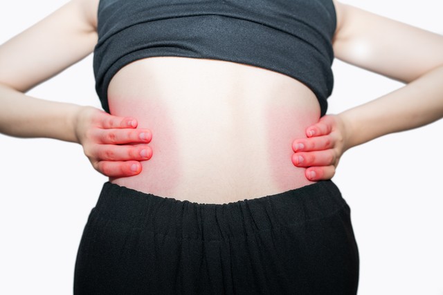 Tapping Back In Tapping the back like this can also relieve lumbar muscle strain! - iNEWS