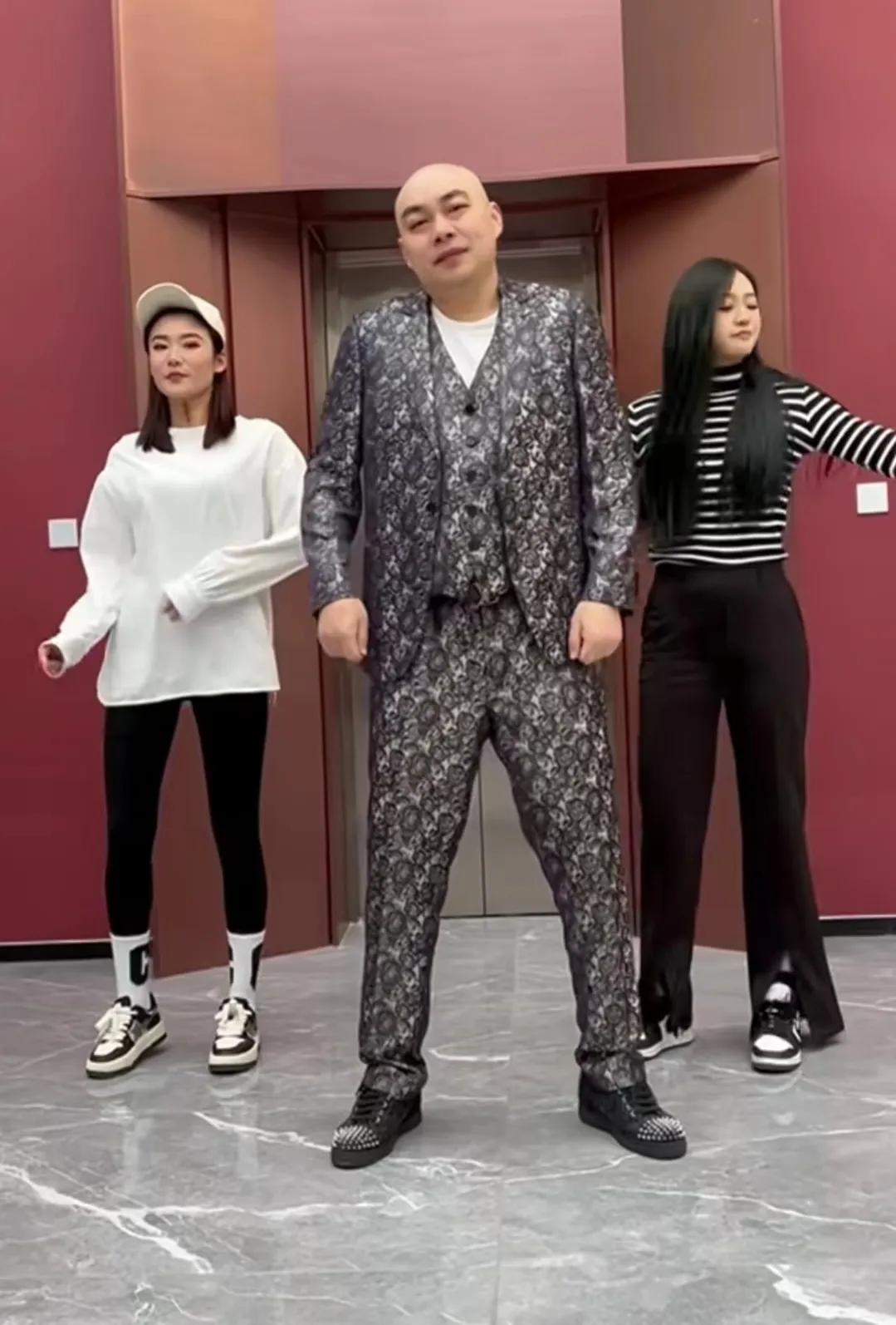 Comedian Cheng Ye said that there are too many parentteacher meetings