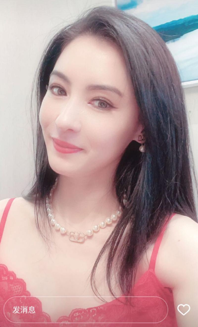 Years of unbeaten Cecilia Cheung!Selfie in red lace pajamas, 42-year ...