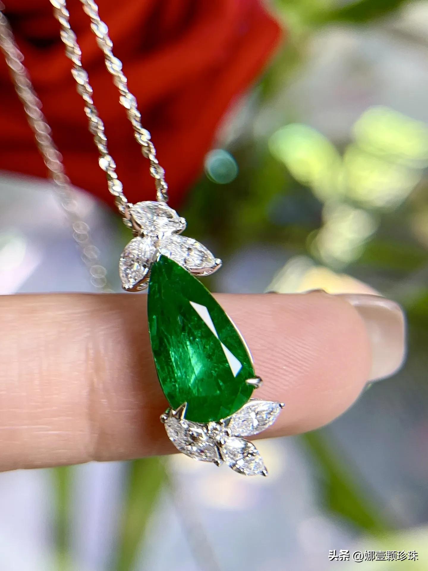 Emerald Pendant iMedia