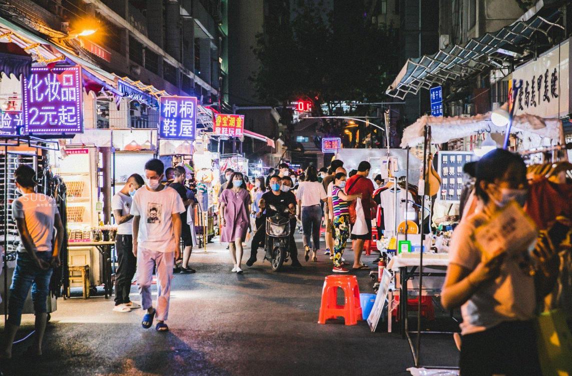 Come to the night markets of Baocheng Road and Dacheng Road in Wuhan to ...