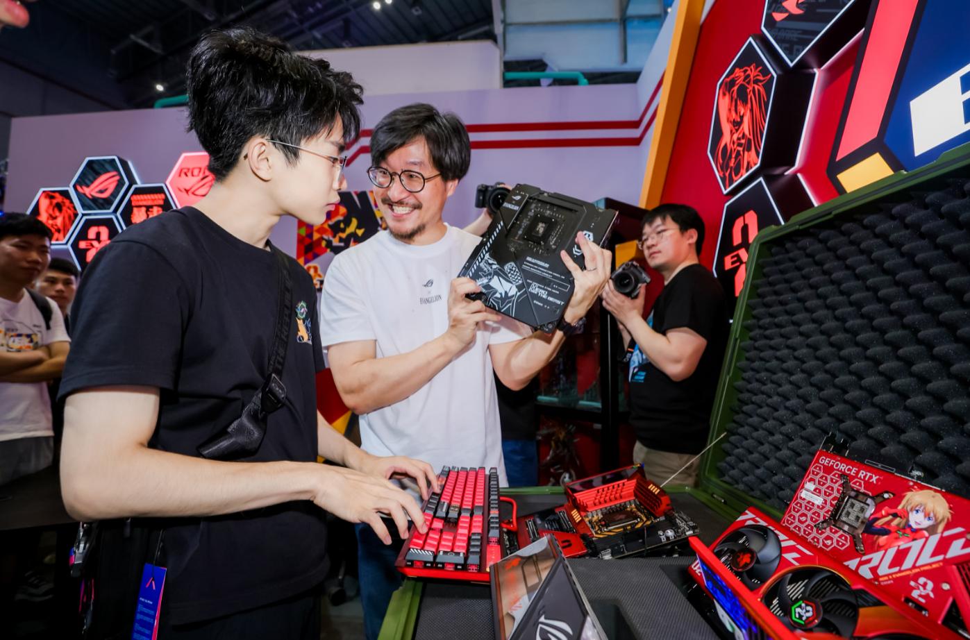 BW2023 ASUS EVA02 and Tianxuan backmounted motherboard explode ROG summer conference iMedia