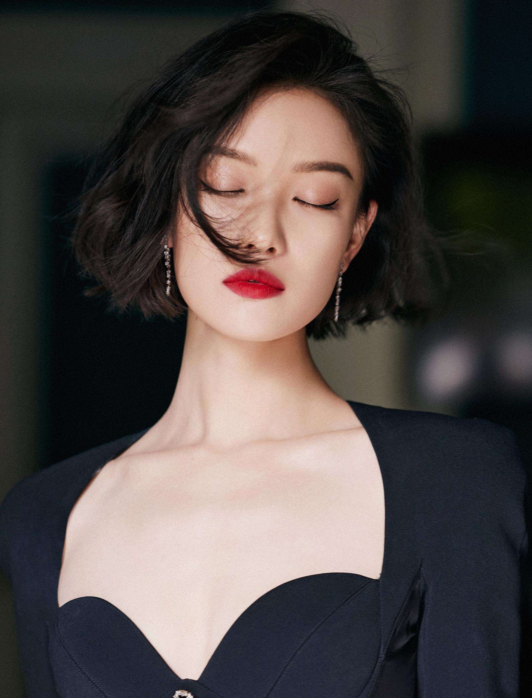 There is a kind of style called Ni Ni, and the whole body is full of ...