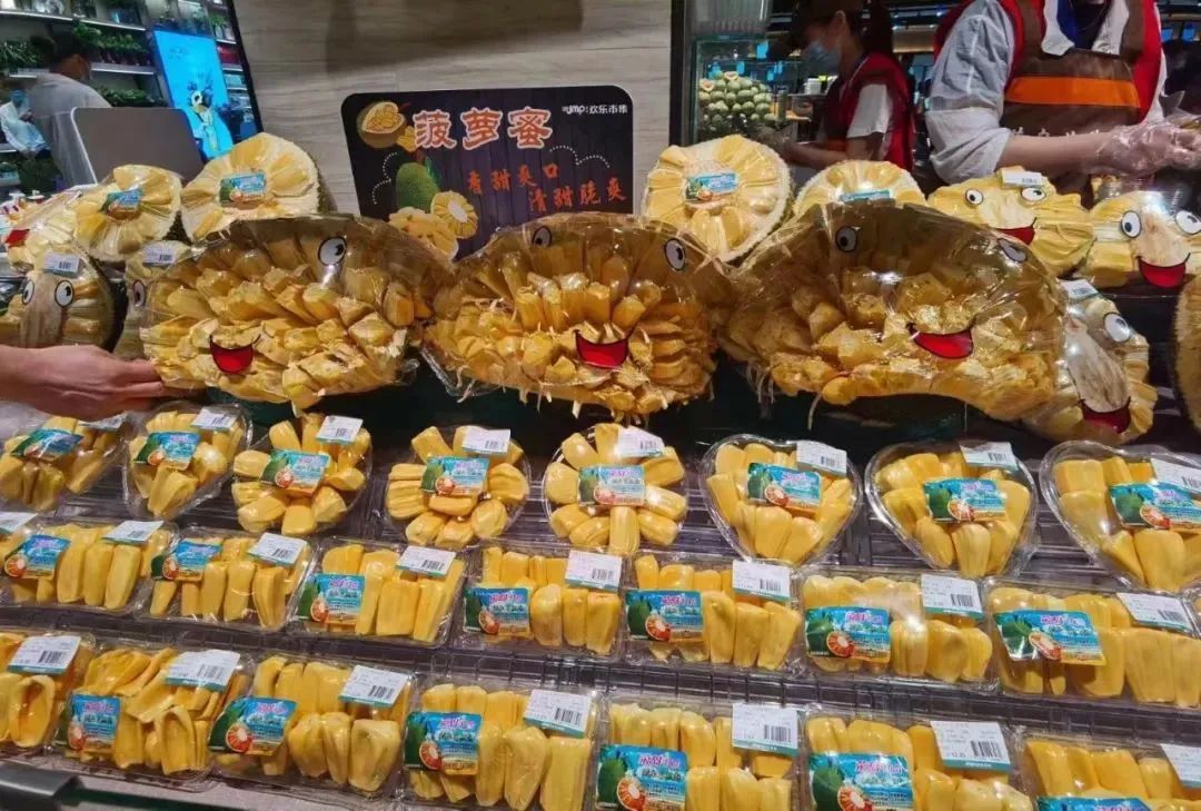 Supermarket fresh cut fruit display appreciation - iNEWS