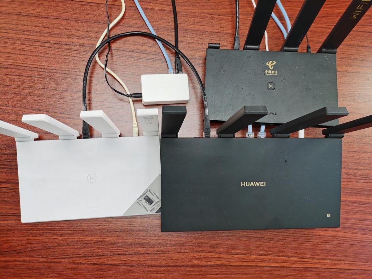 How to build a network with Huawei routers to achieve WiFi coverage in
