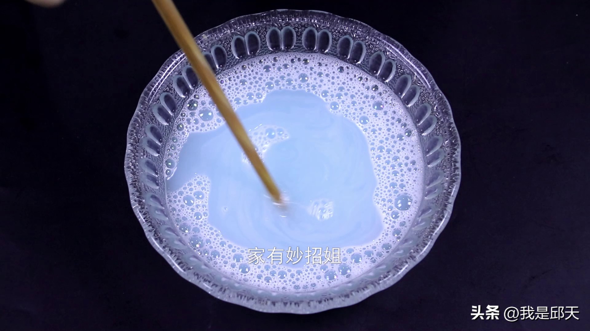 When washing the sheets, you only need to add a solution to wash the