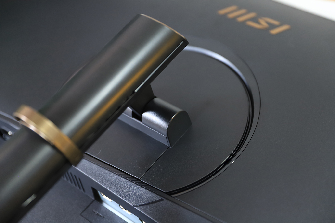 Visual productivity tool, MSI Summit MS321UP display - iNEWS