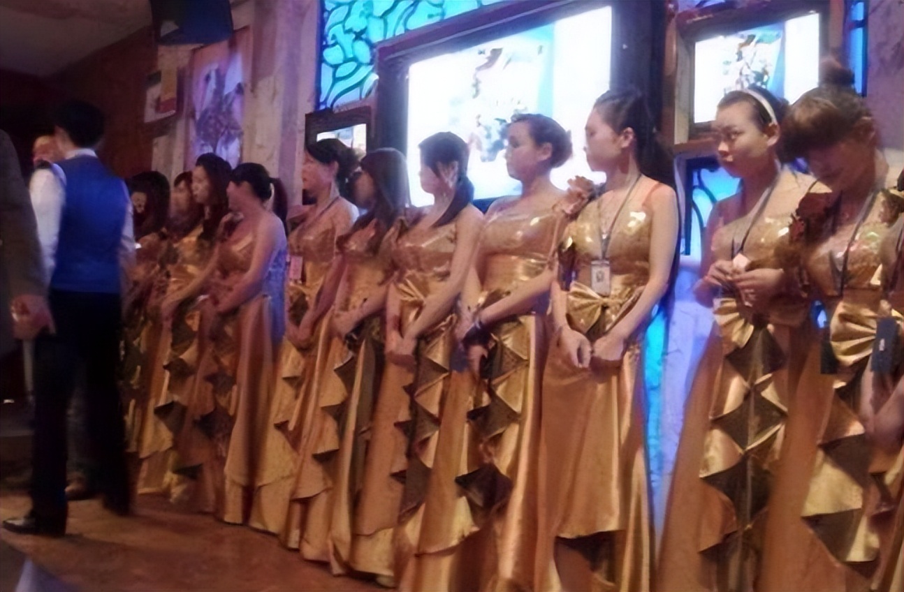 The difference between a hotel and a guesthouse, the little sister at