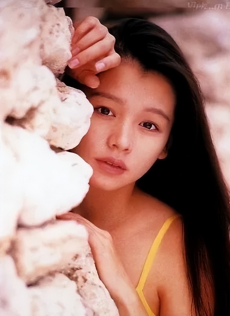 Vivian Hsu, who once appeared naked in a Category III film, took off her  clothes and put on a swimsuit to perform the ultimate temptation - iNEWS