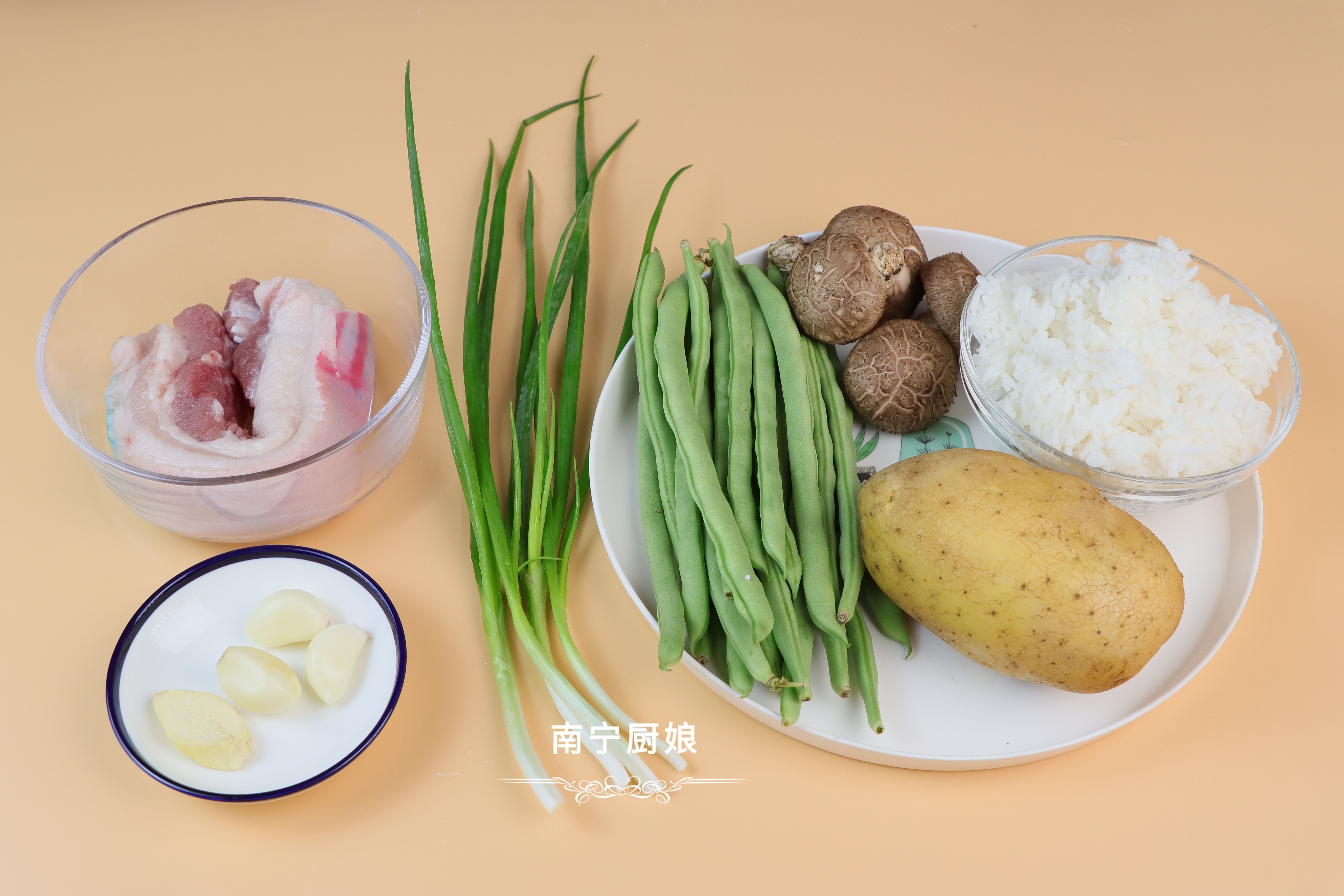 The classic method of stewed rice, the combination of meat and ...