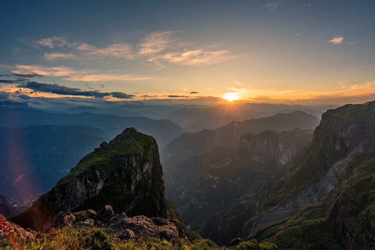 There is a small stone forest hidden here in Zhaotong... - iNEWS