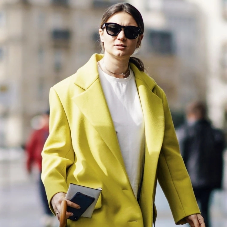 How to deal with yellowing of white shirt?Easy to clean clothes