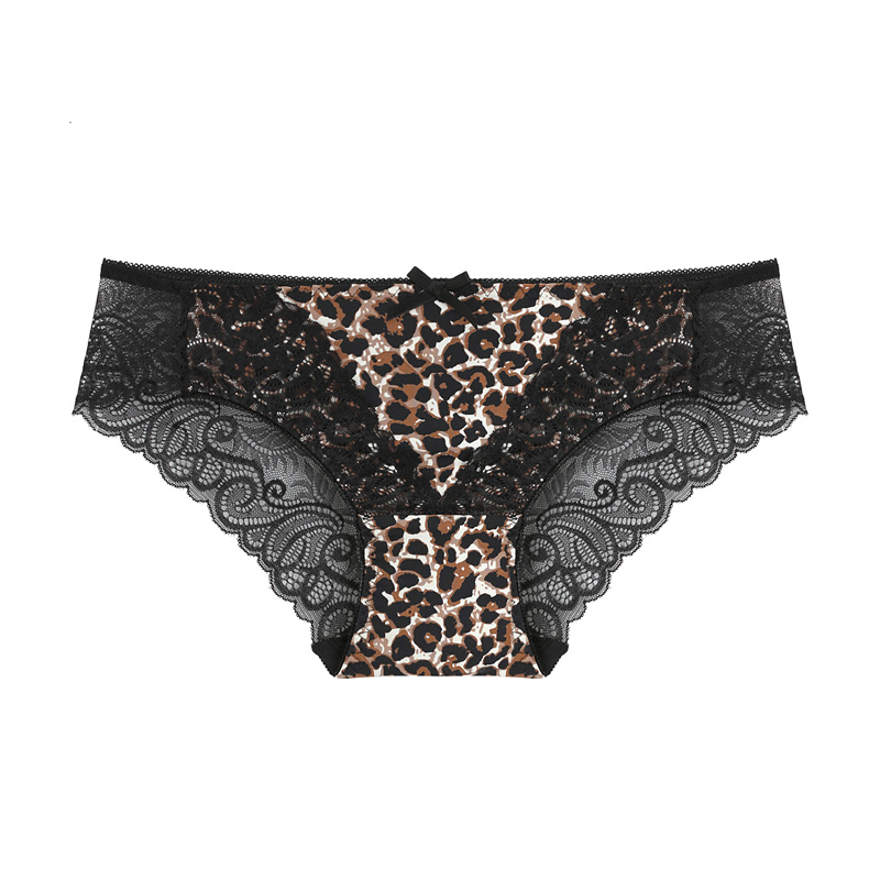 Does the leopard print panties look good in this wild and contrasting