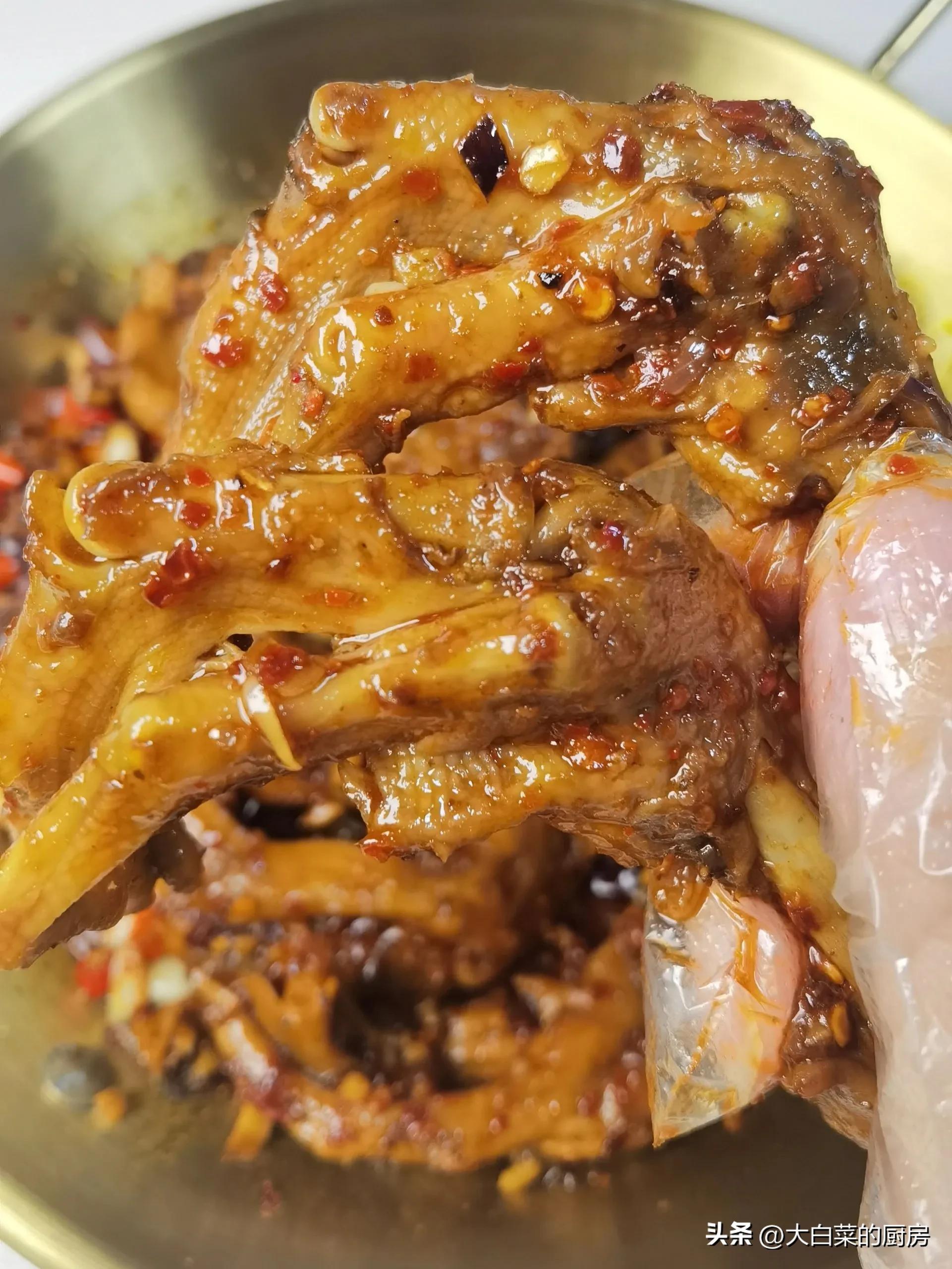 I made a plate of braised duck feet, my mother tasted it and asked me to set up a stall, saying