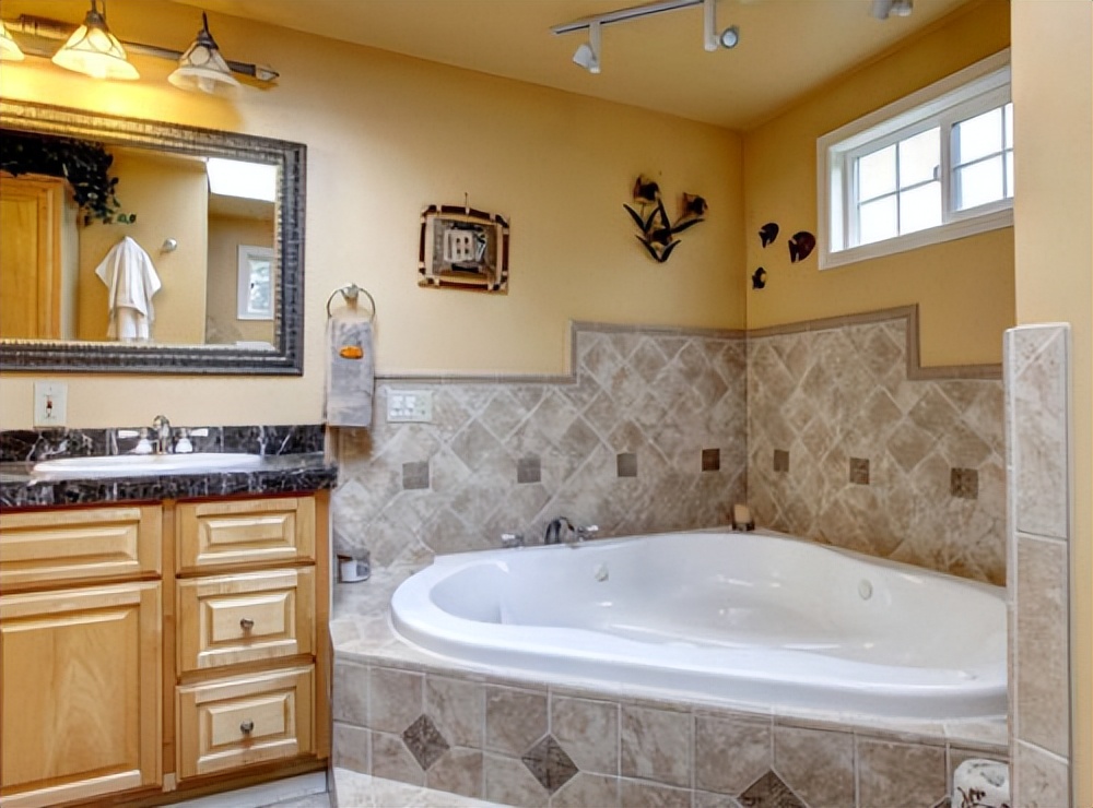 Beautiful and practical brick bathtub decoration case iMedia