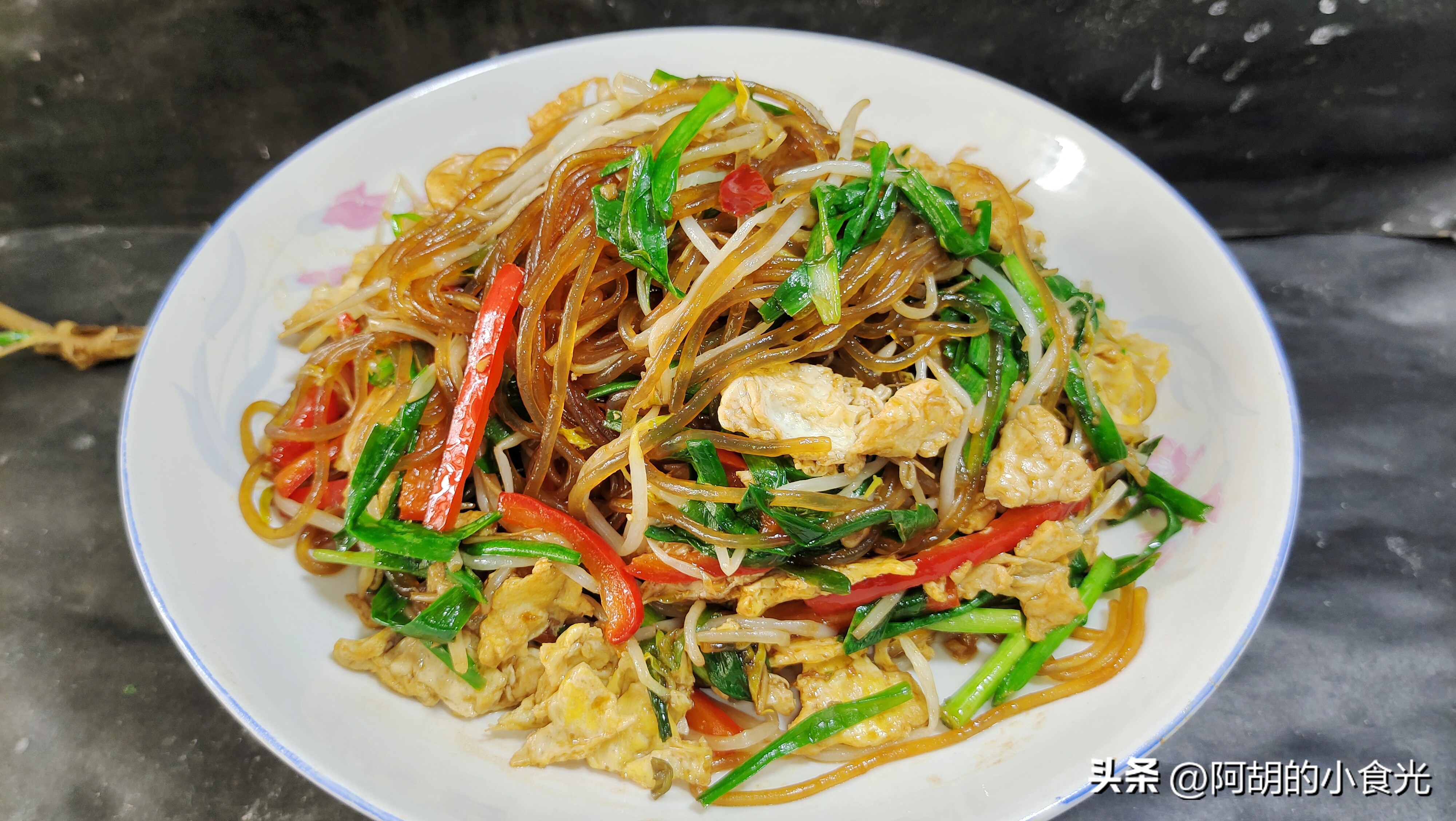 Fried vermicelli with bean sprouts and eggs a meal you can make!10