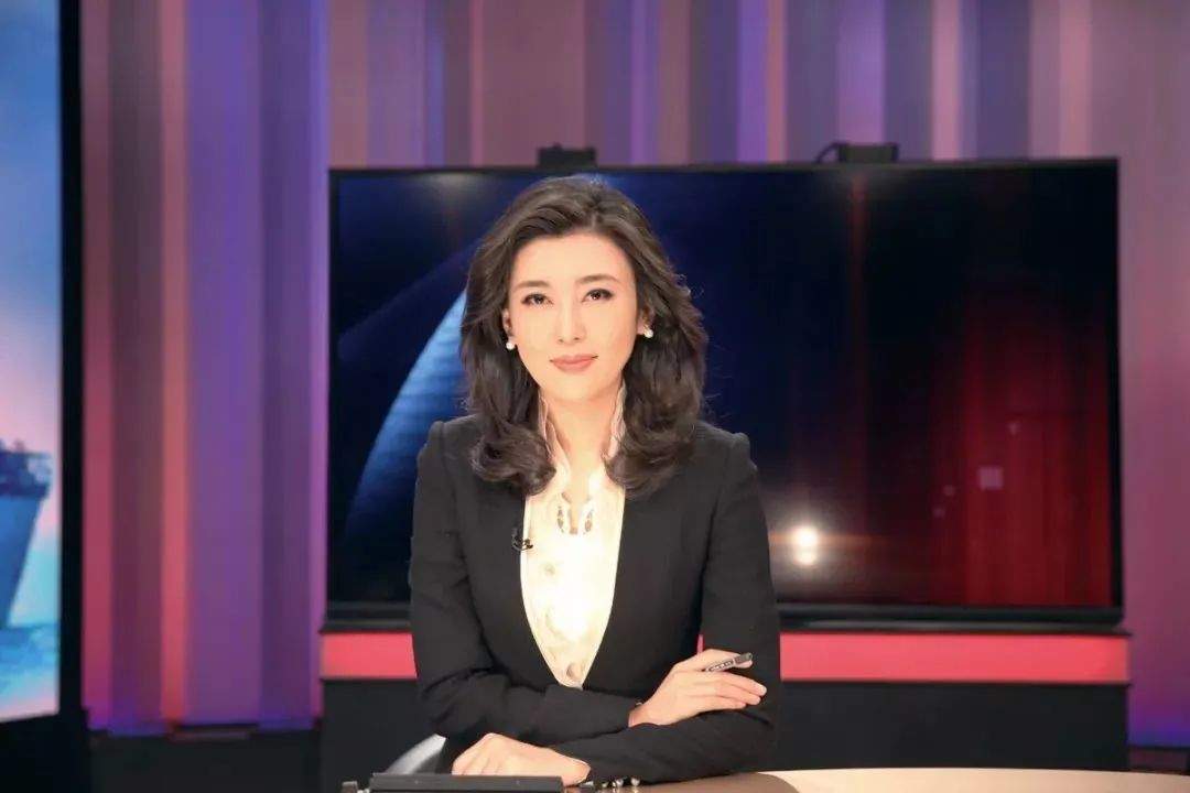 Li Hong, a beautiful host: dropped out of school at the age of 14 ...