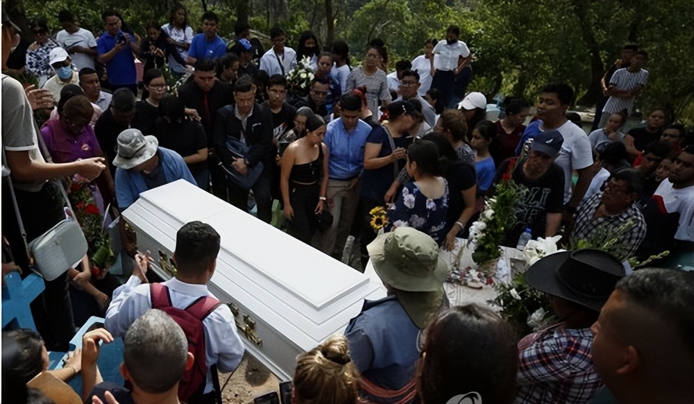 12 spectators trampled to death after overbooking tickets for El