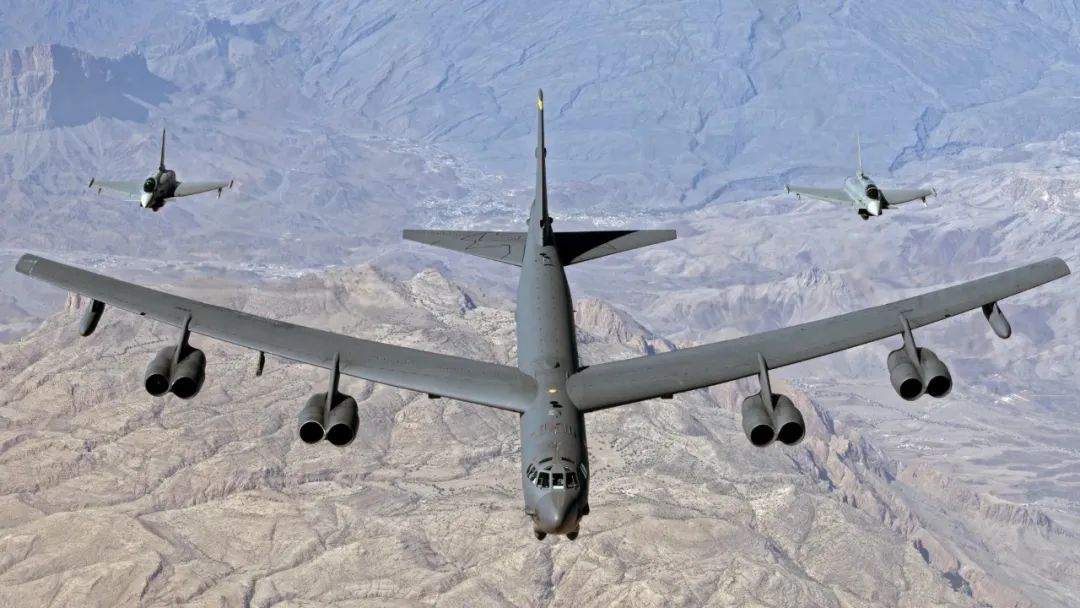 U.S. B-52 bombers hover over Hungary - iMedia