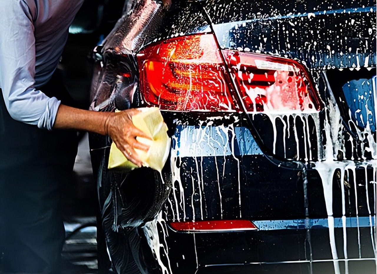Which way is more harmful to the car, washing the car once every 3 days or not washing the car
