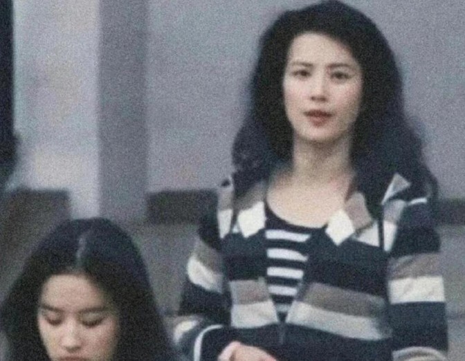65-year-old Liu Xiaoli is as beautiful as a girl! Liu Yifei's fairy ...