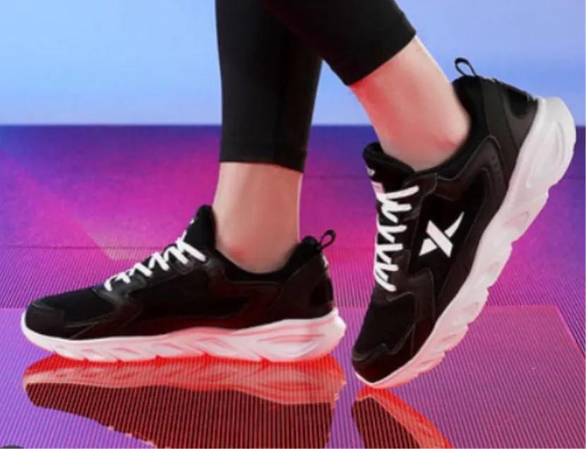 Nonslip and wearresistant sports shoes sharing, suitable for outdoor