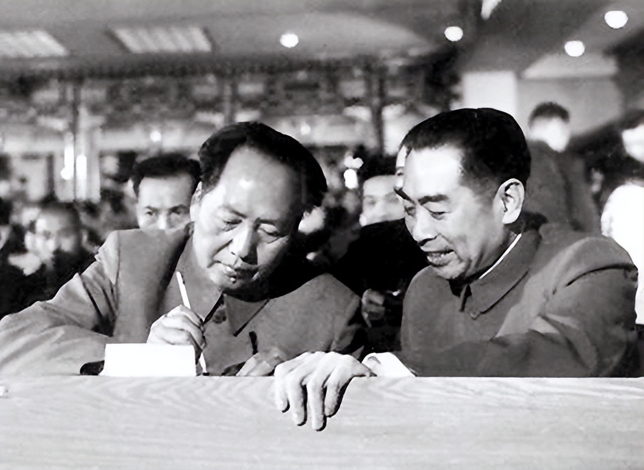 Mao Zedong gave Nixon a 12-character calligraphy. - iMedia