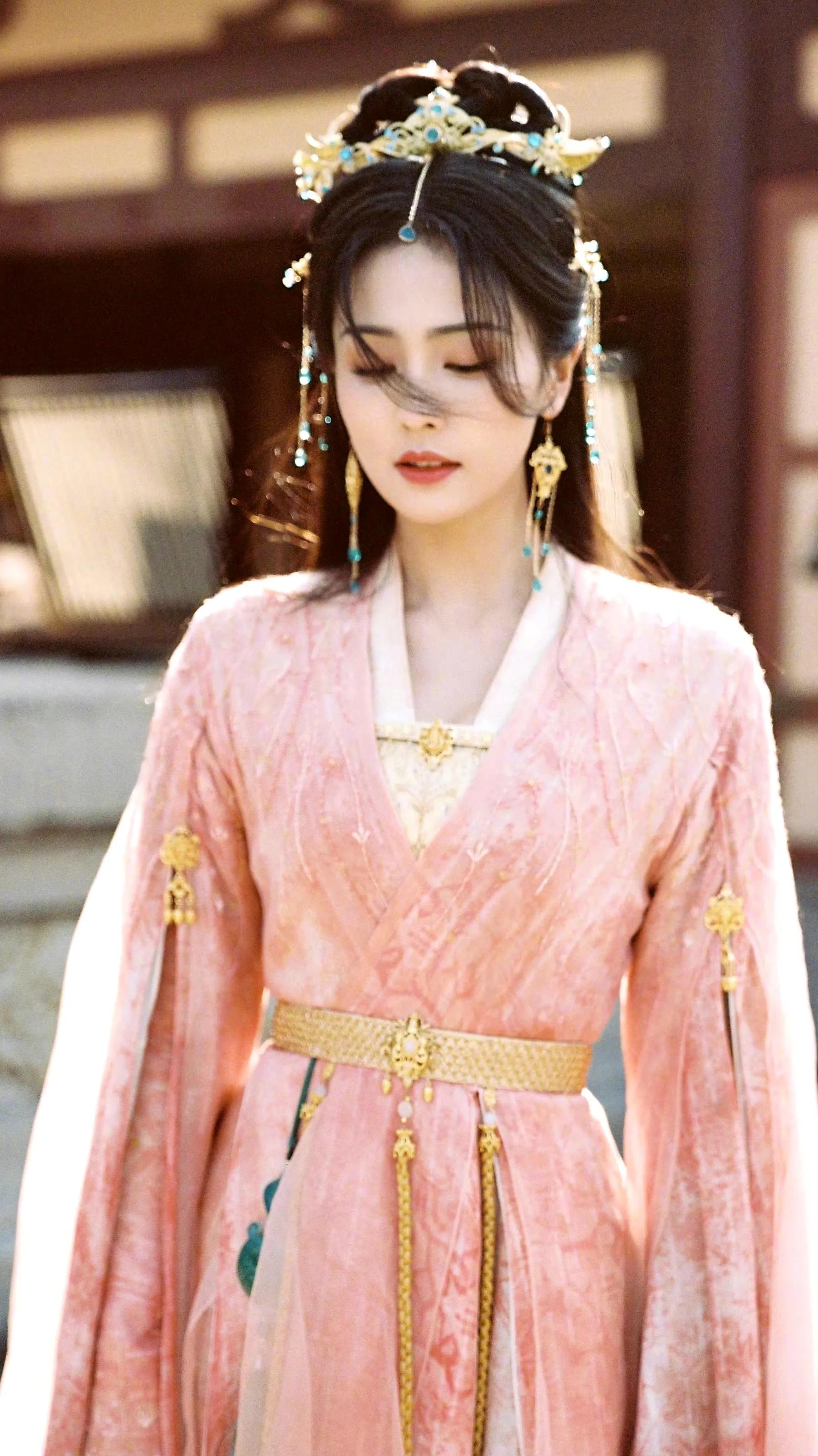 White Deer and Costume Drama iNEWS