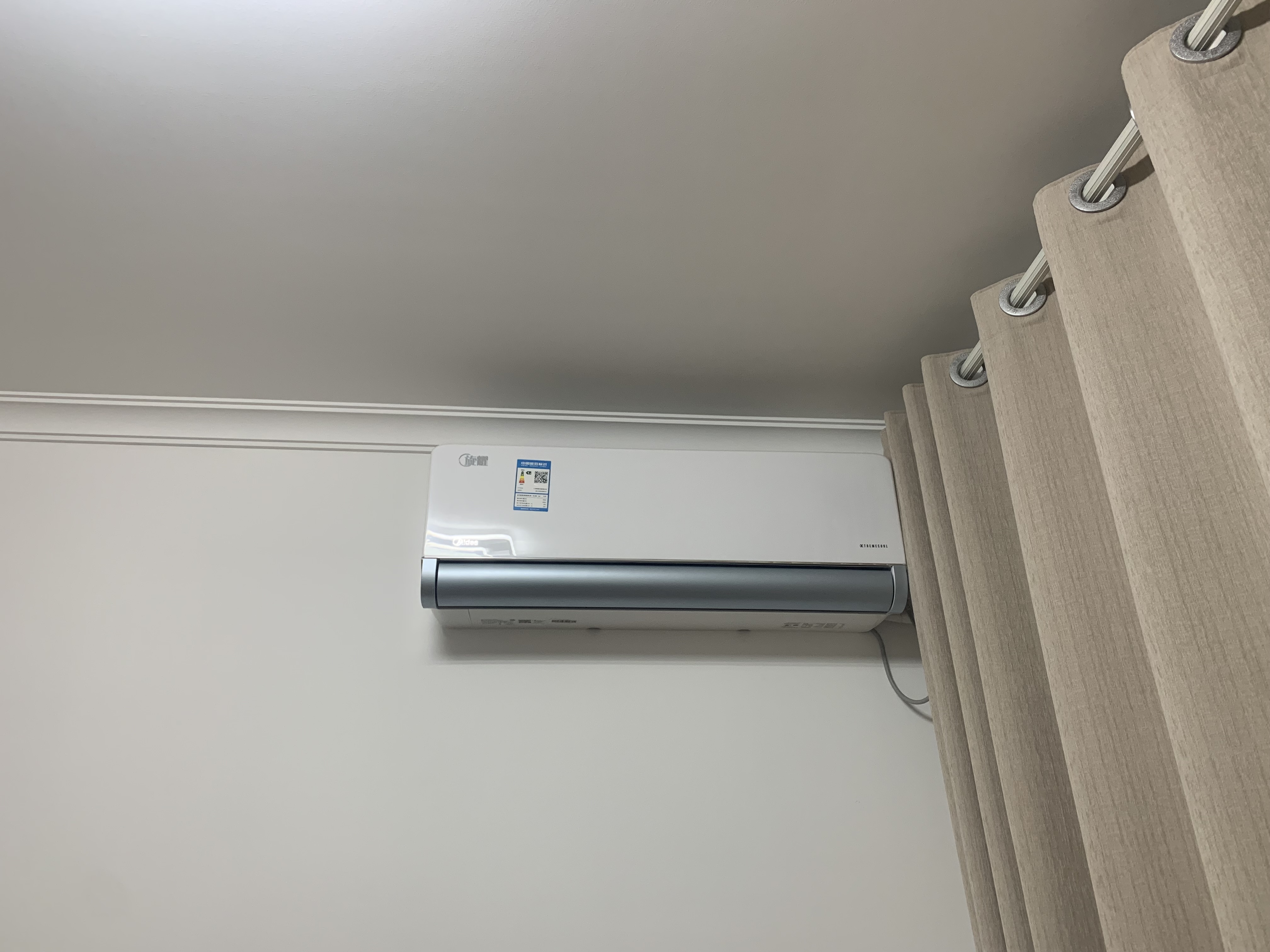 Is the air conditioner dehumidification mode more energy efficient than