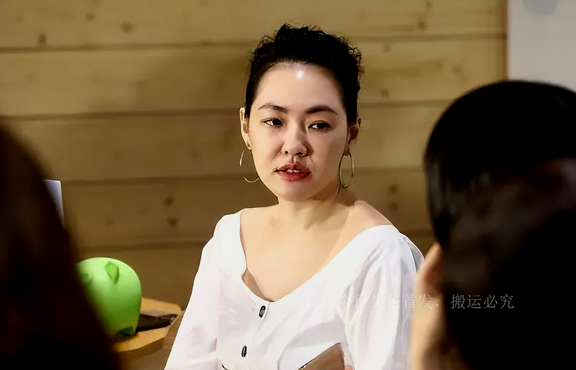 Xu Yajun brought her whole family of 9 to the Mainland, and it is ...