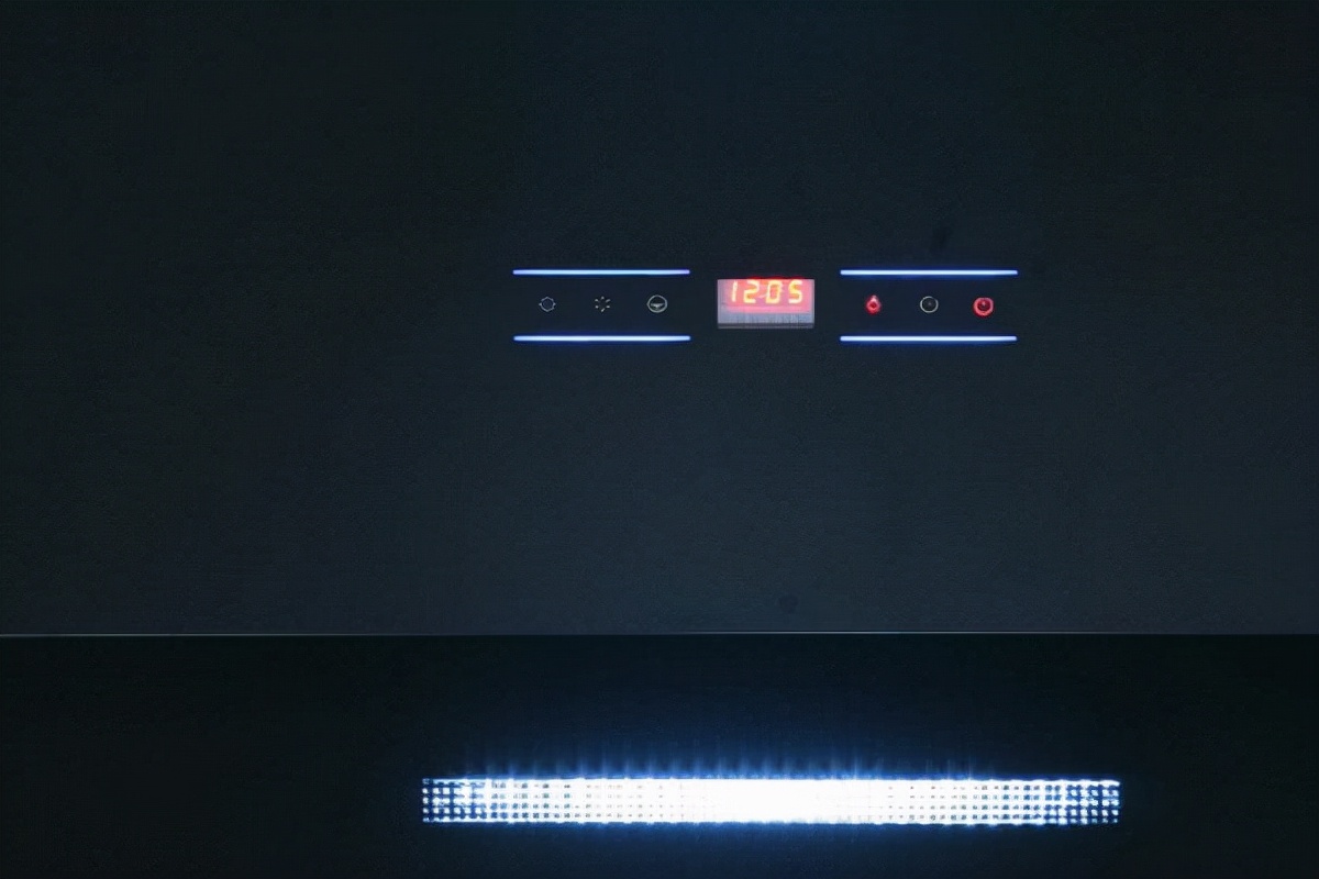 How many decibels is appropriate for the noise of the range hood iNEWS
