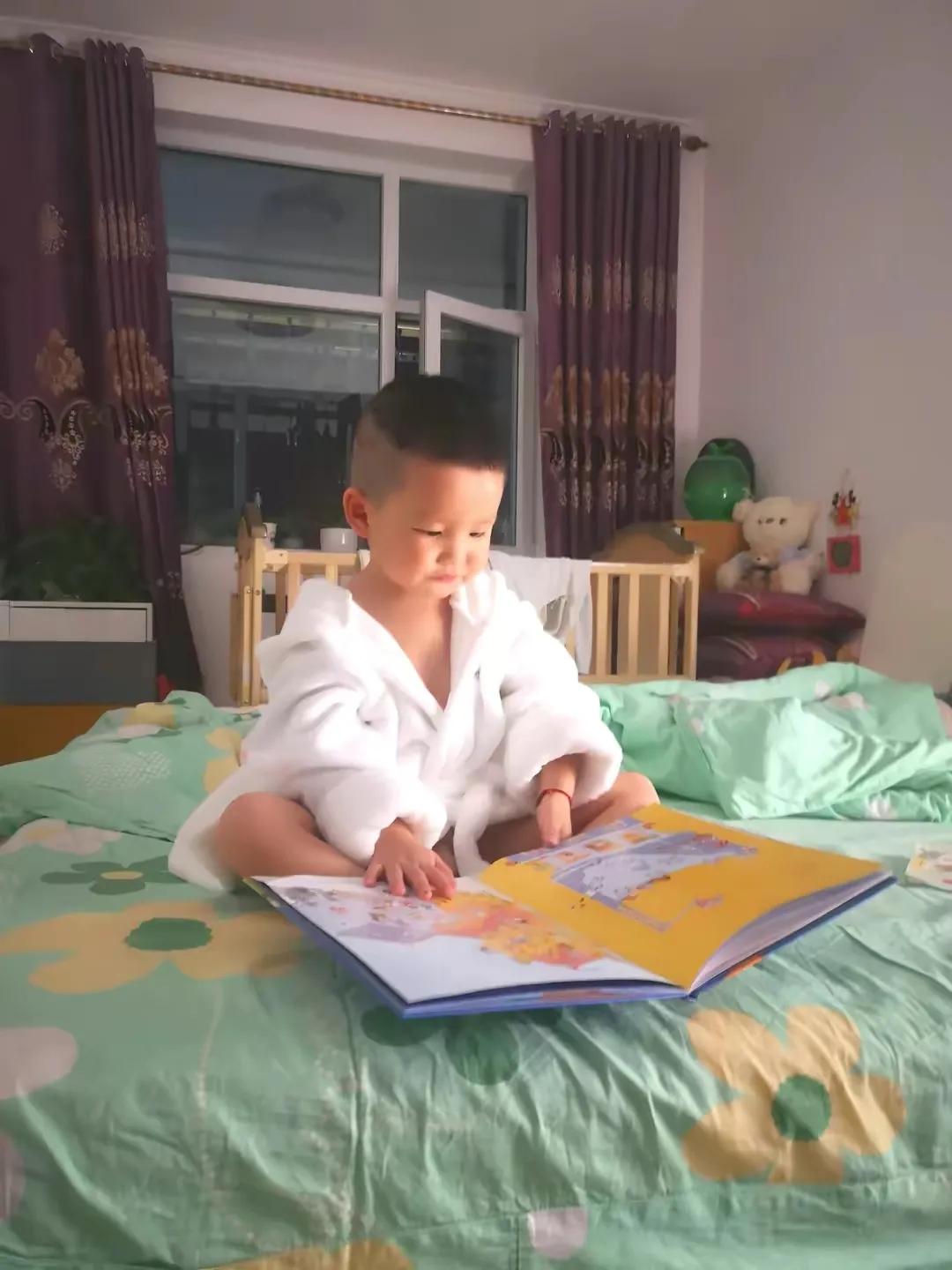 At what age do children develop their interest in reading?Tell me about