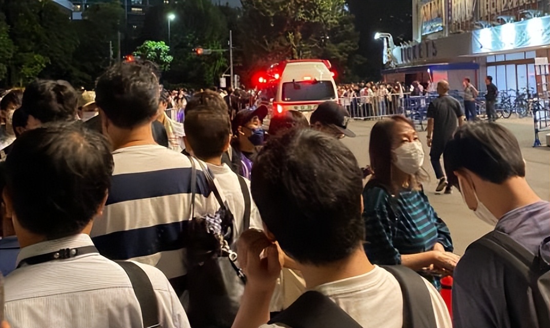 The 19yearold famous Japanese actress fell headfirst off the stage