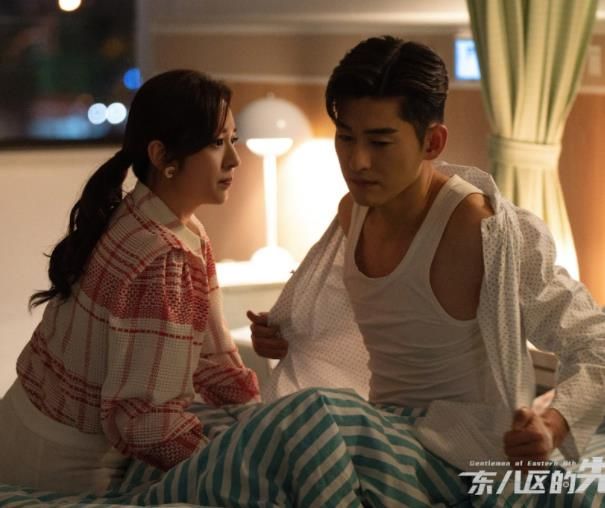 Zhang Han's bed scene "feet stuck between the heroine's legs" kisses