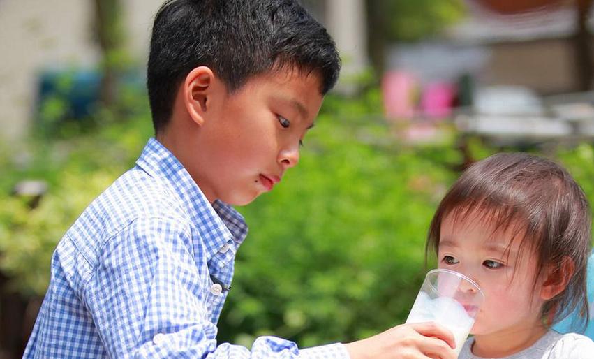 Wang Zhonglei's wife celebrates his son's birthday, 17-year-old William ...