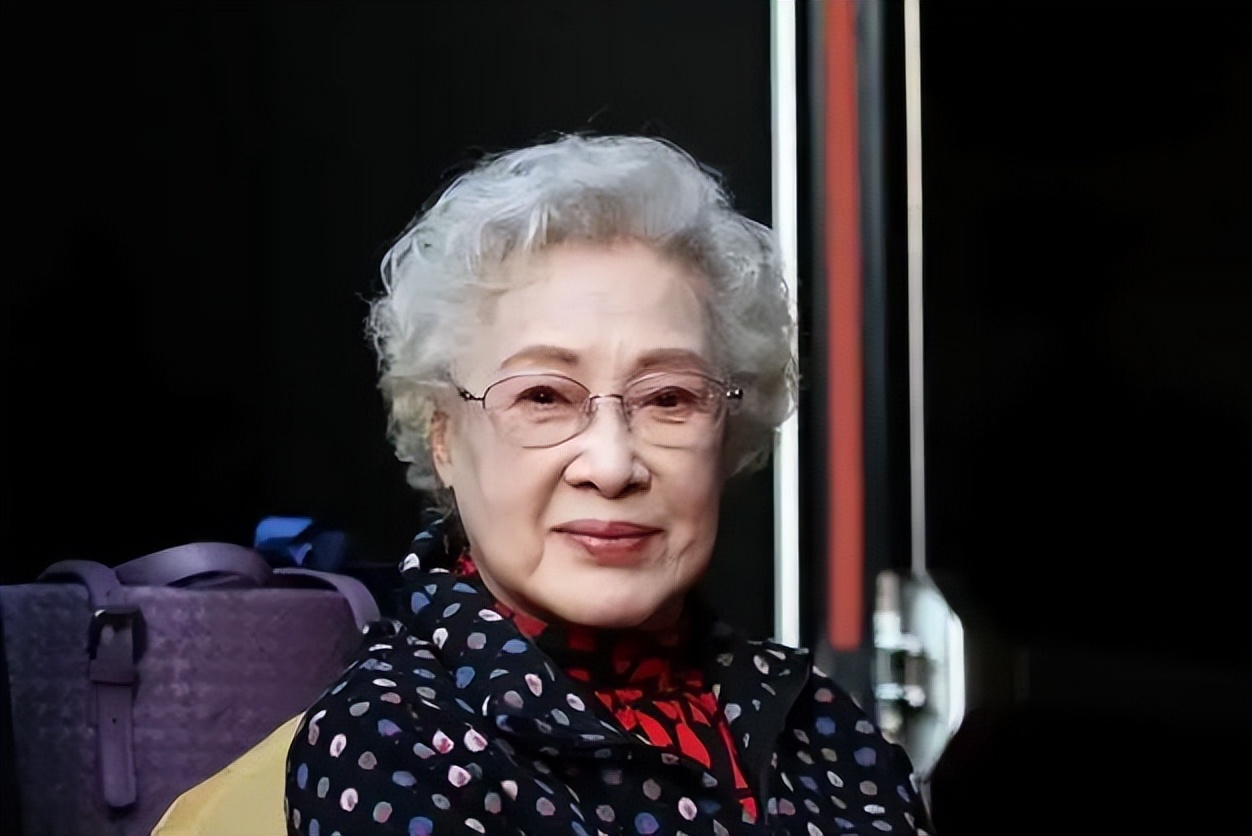 Qin Yi suffered from cancer at the age of 44 and died at the age of 100