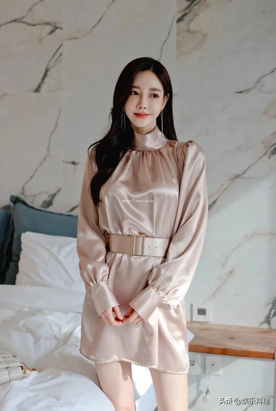 Sun Yunzhu Victoria reflective shiny dress - iMedia
