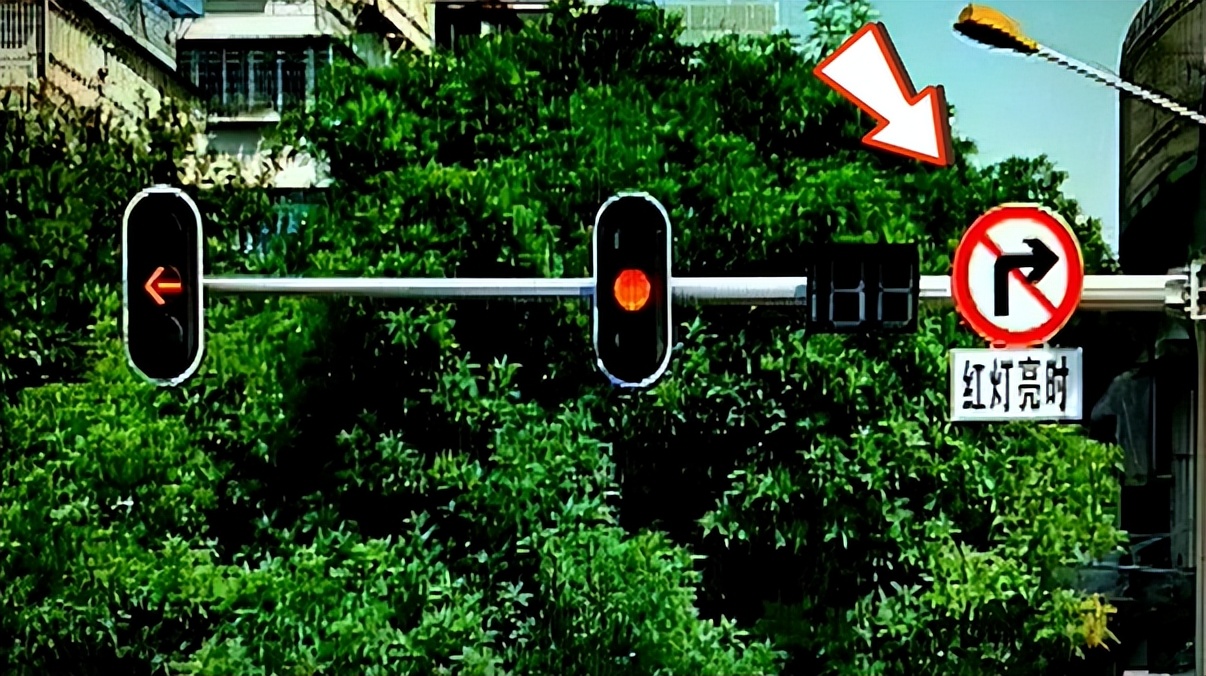 Can you turn right on a red light? There are 5 situations where you