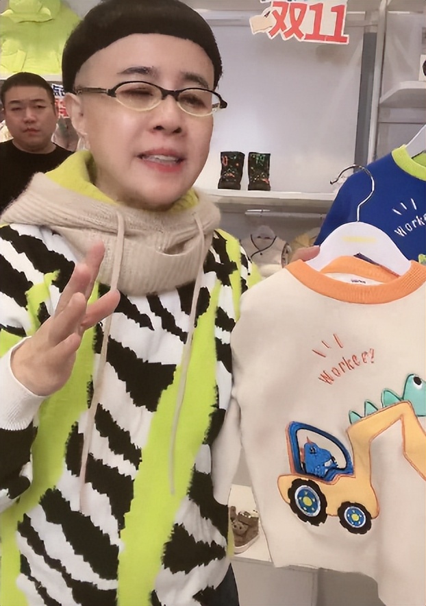 Scarab Selling children's clothing to children is the first live broadcaster of CCTV's former