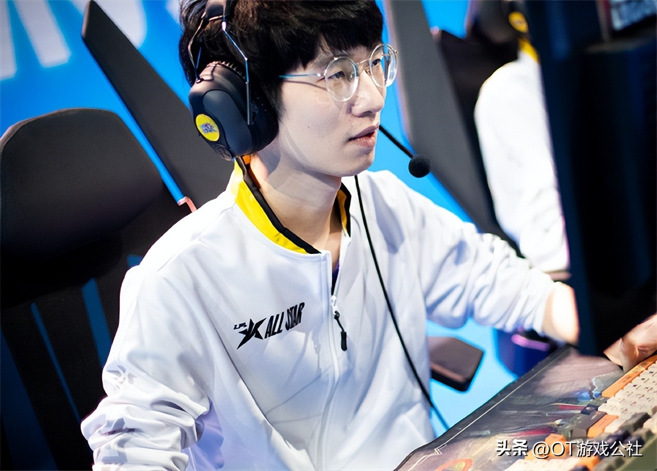 "We just have a small group", Yu Tong retorted to the LPL audience ...