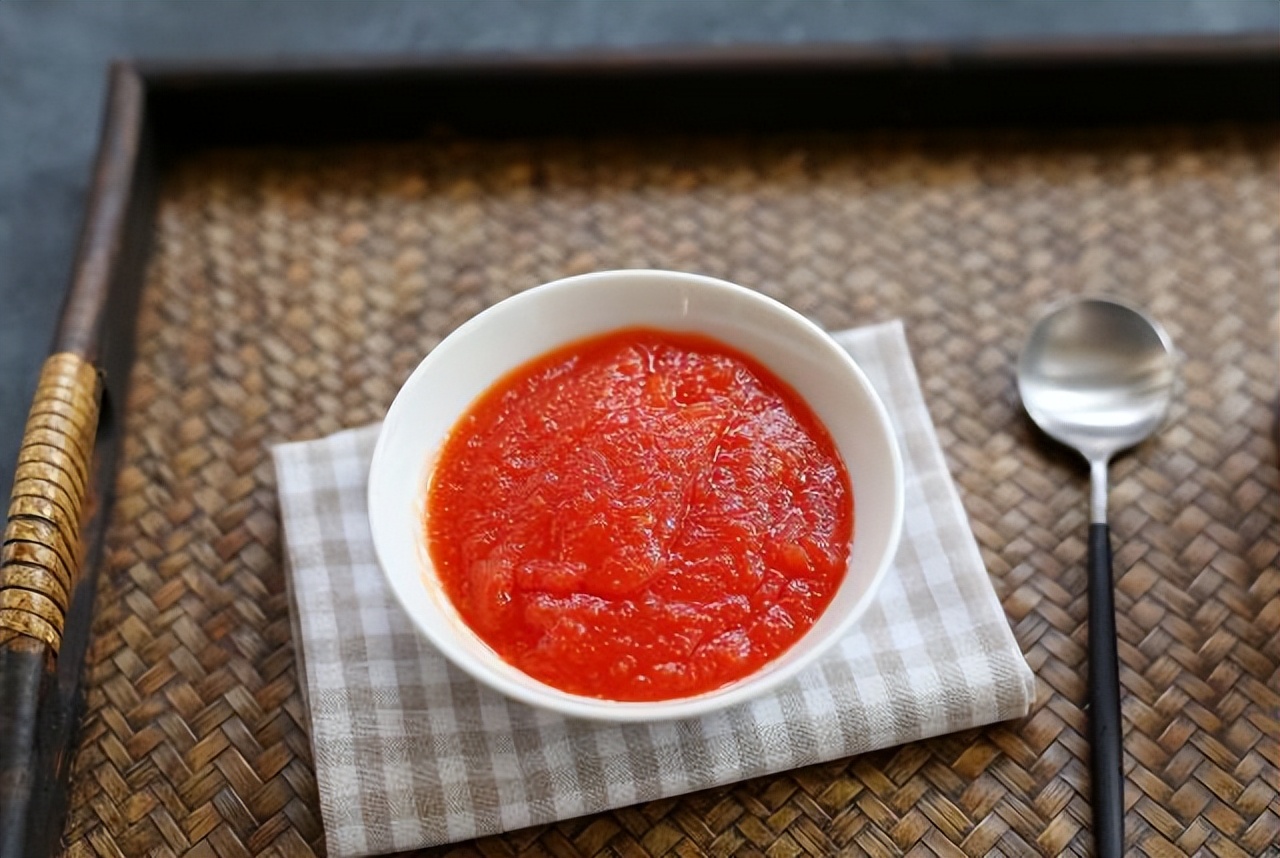How to make tomato sauce is delicious and simple, homemade recipes for