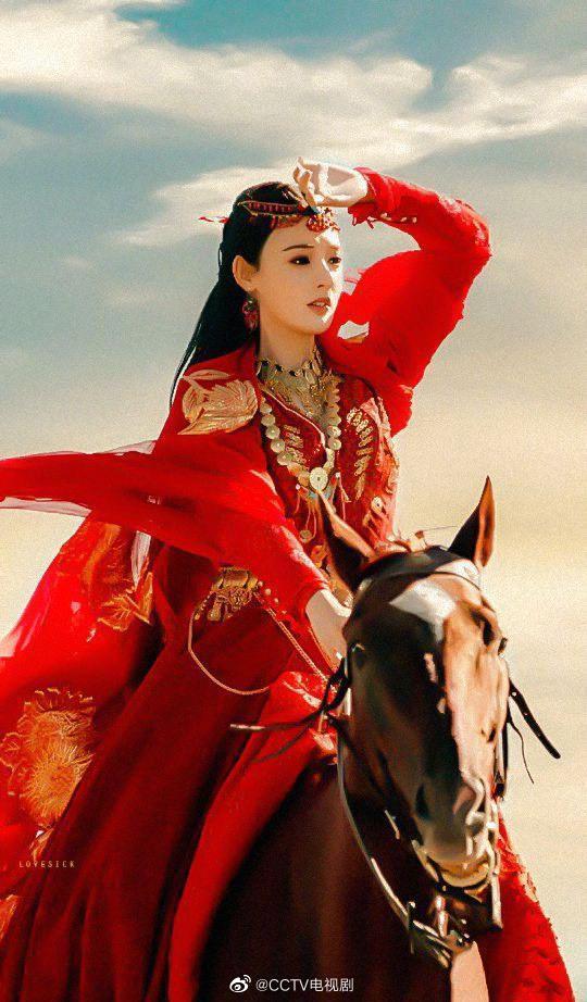 Now the stars don't ride horses themselves?CCTV sends photos of