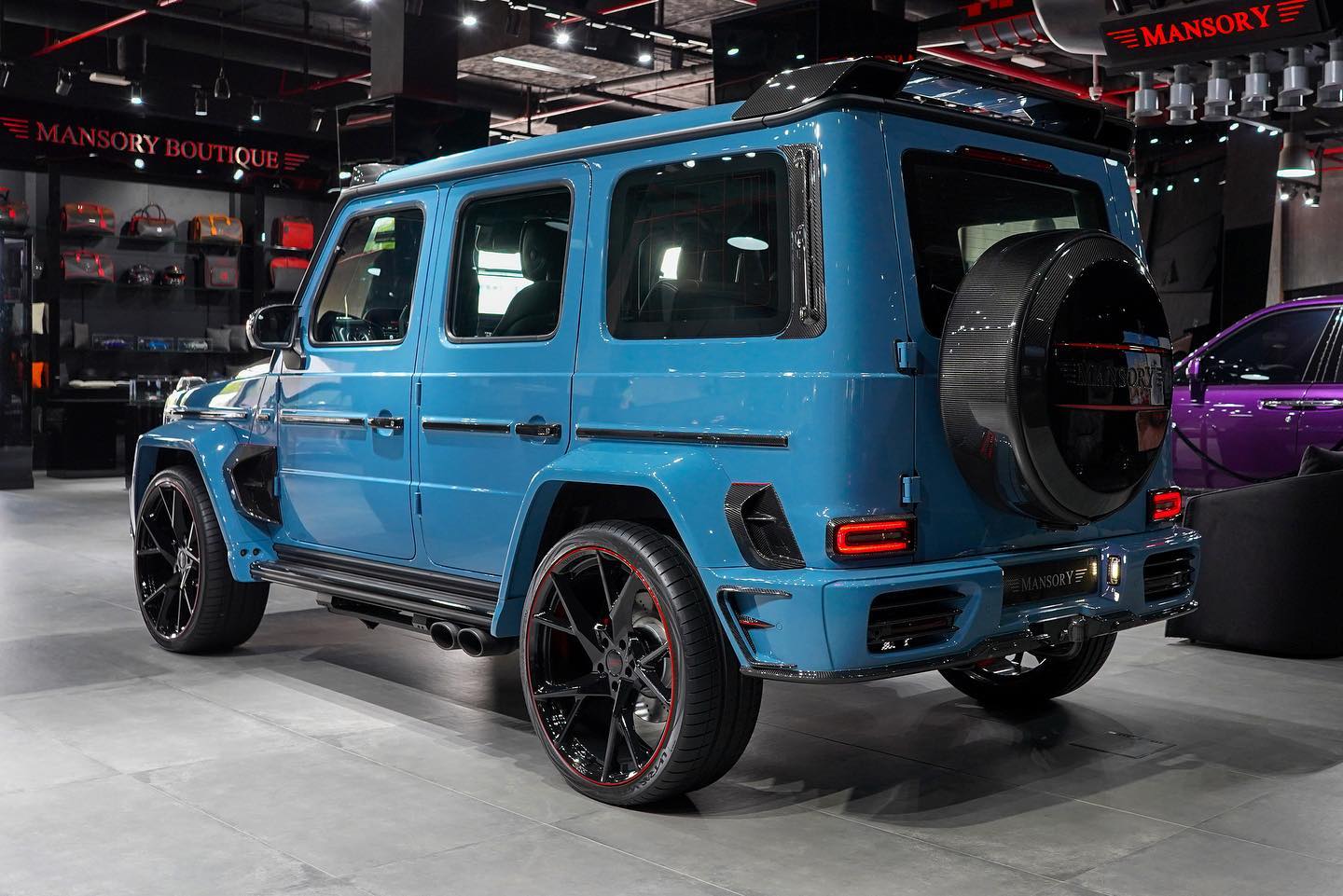 Be on par with Brabus!How about this Chinese blue Mercedes-Benz big G ...