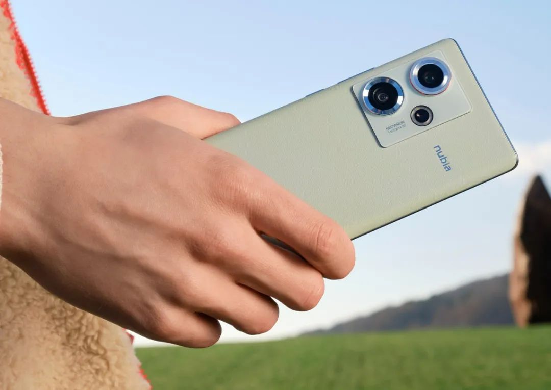 It is the first Snapdragon 8Gen2 mobile phone that drops below 2500