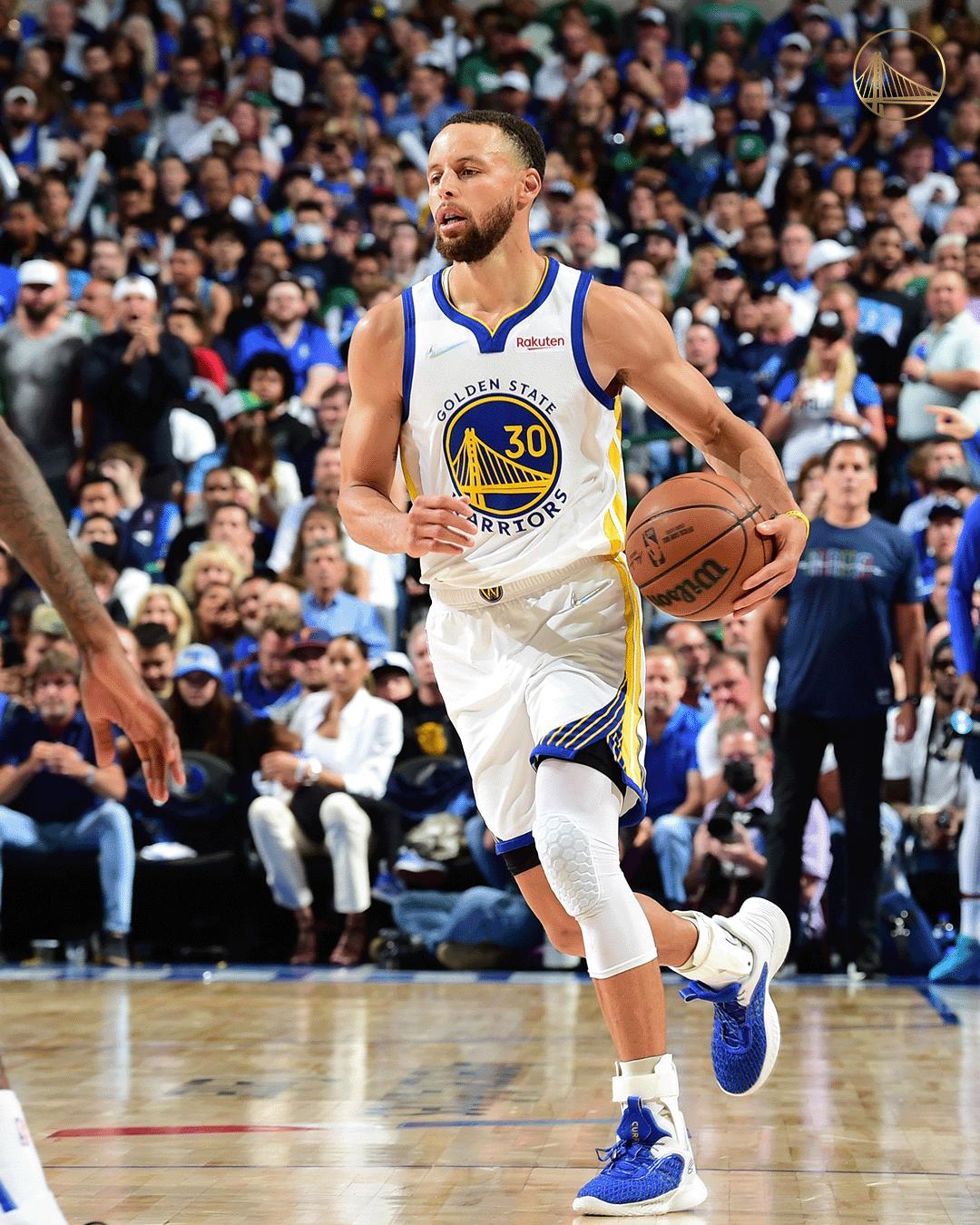 Curry hits 31+11 with 8 records and 4 points to refresh the first place ...