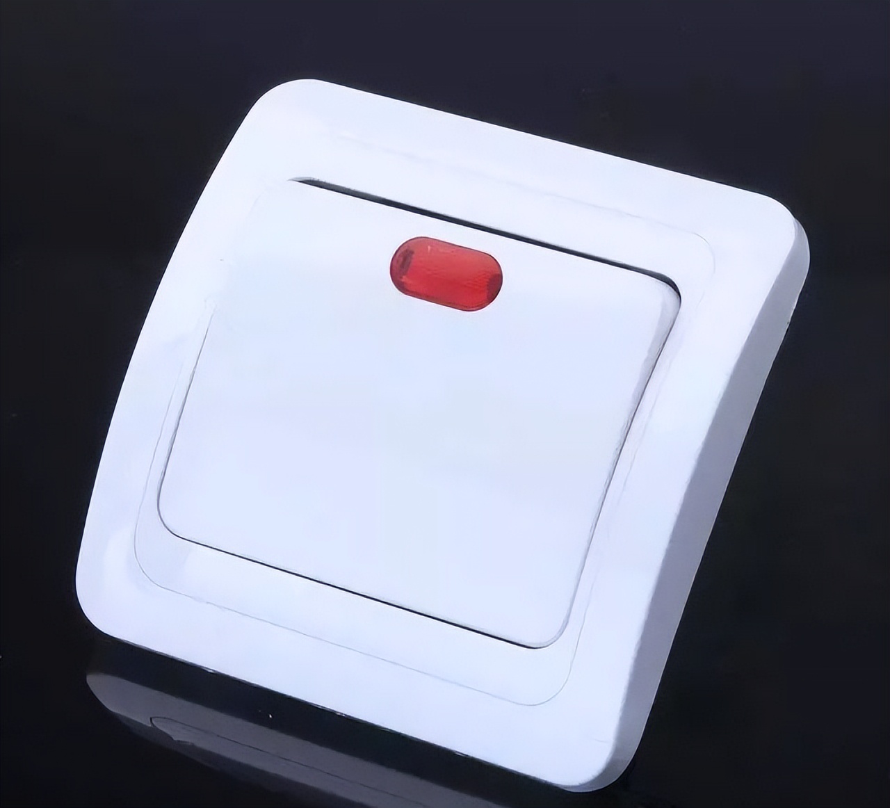 The light flickers after it is turned off. Is the bulb broken? Not always iNEWS