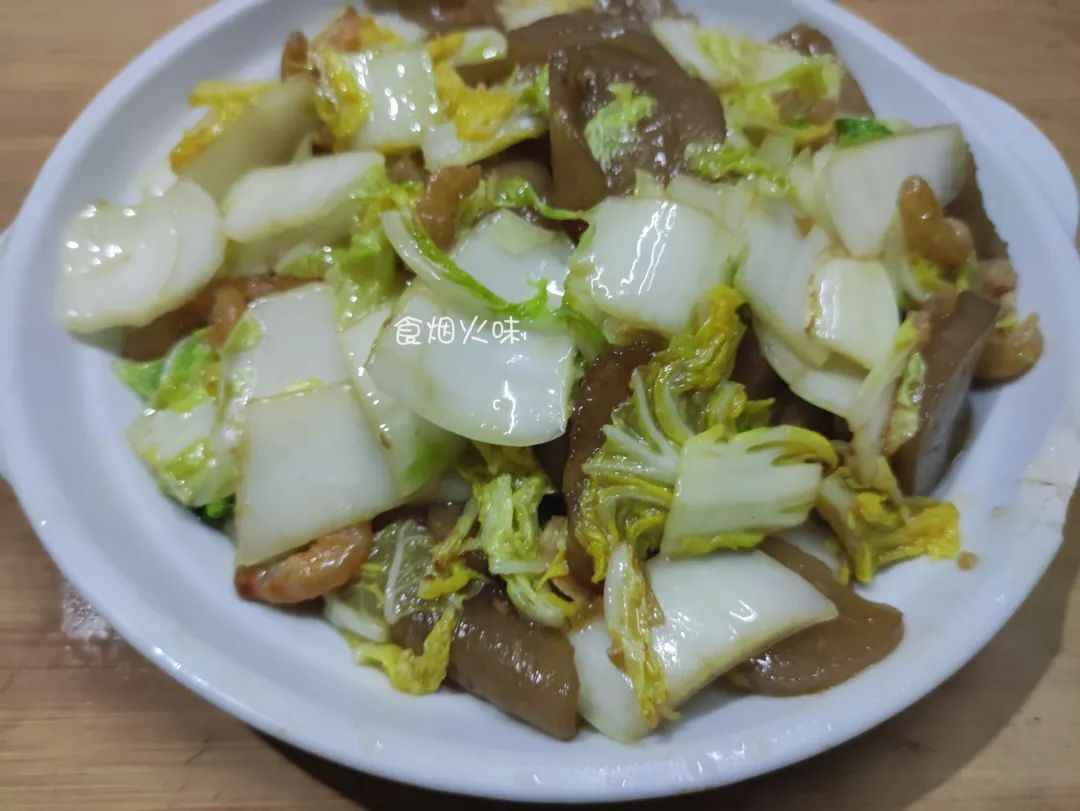 In autumn, it is that middleaged and elderly people eat