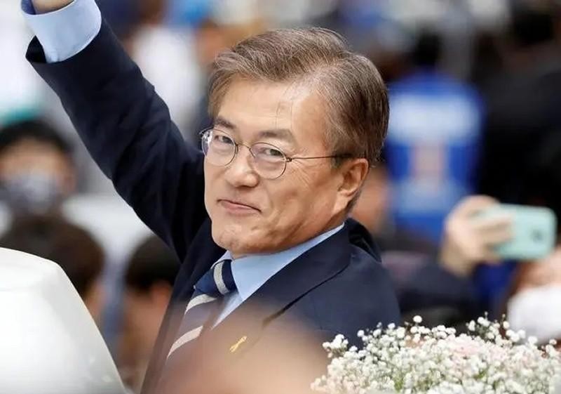 Moon Jae-in's retirement life: gray hair, unshaven beard, planting ...
